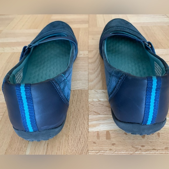 Clarks Collection Early 2000s Blue Suede Flats - Picture 5 of 6